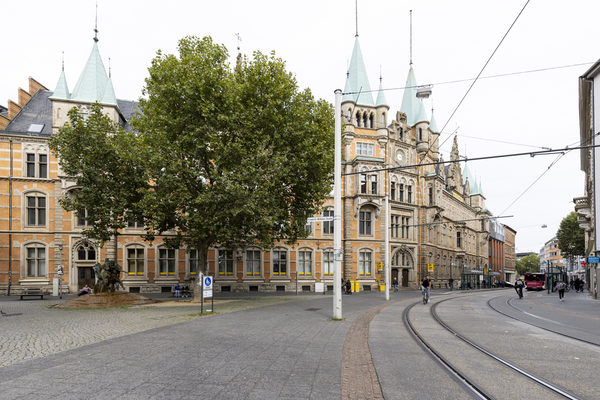 Das Bild zeigt das Gebäude der ehemaligen Oberpostdirektion. (Wird bei Klick vergrößert)