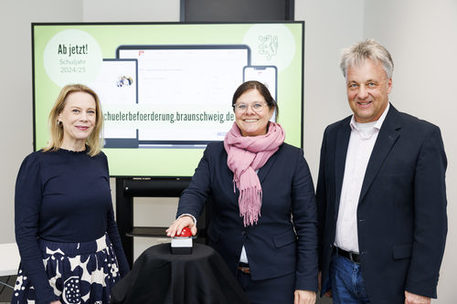 Das Bild zeigt Dr. Sandra Dittmann, Sozialdezernentin Dr. Christina Rentzsch und Stephan Kadereit.